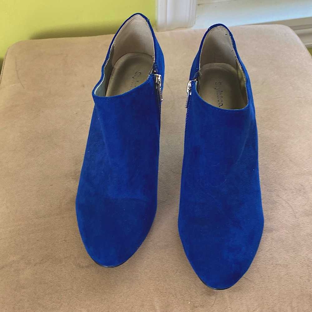 Blue shade like booties